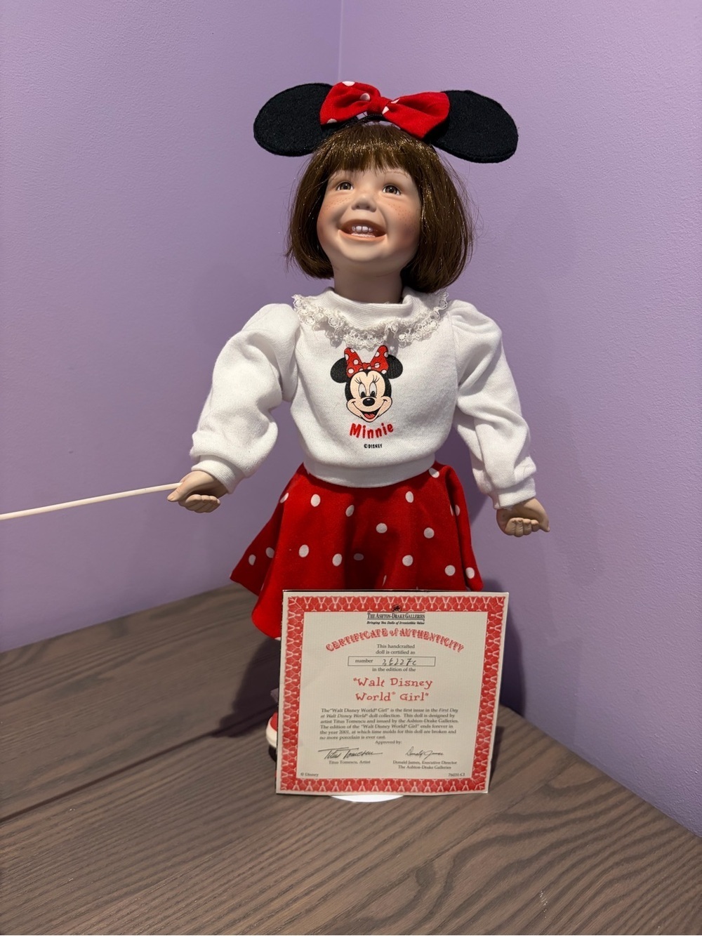 ASHTON-DRAKE GALLERIES DISNEY Minnie Mouse Porcelain Doll with Balloon